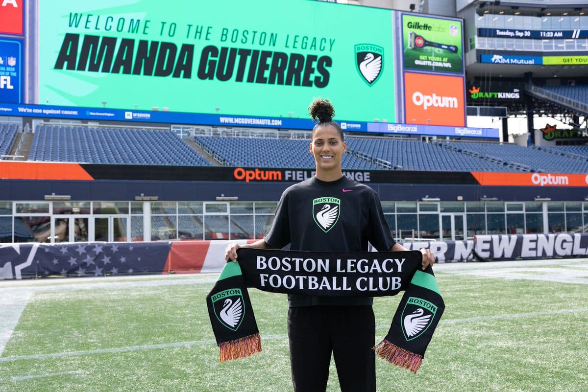 Amanda Gutierres being welcomed by Boston