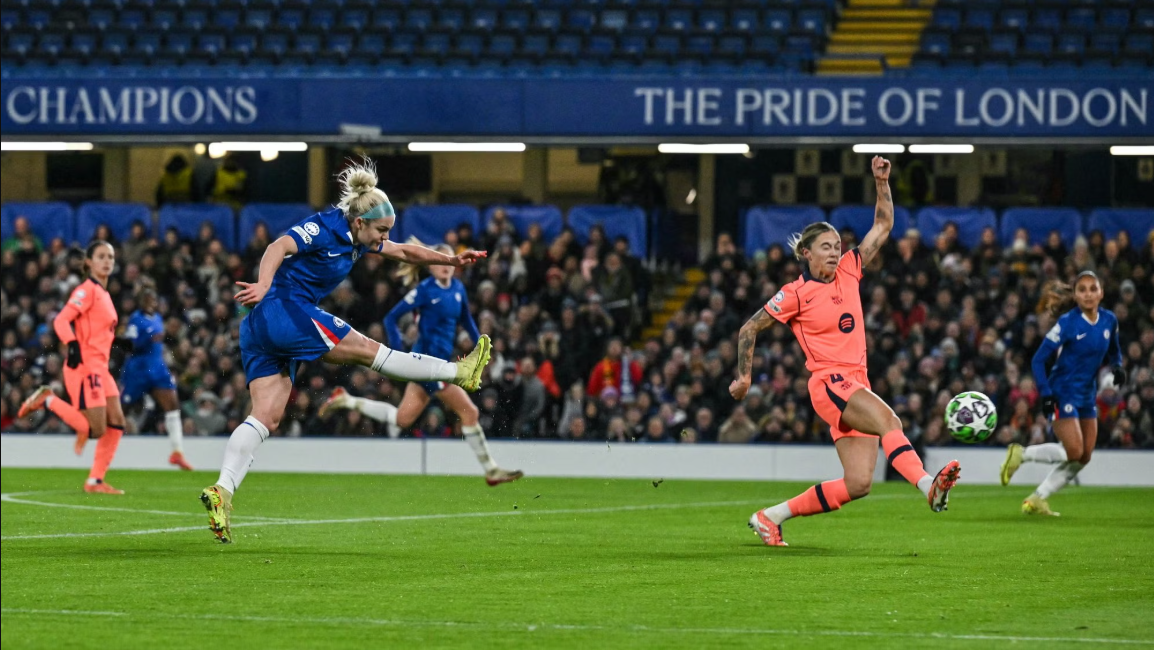 Ellie Carpenter scoring in last fall's Chelsea-Barcelona match in the Champions League